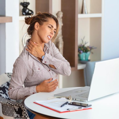 LADY WITH NECK PAIN